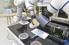 为记者端出一份喷鼻馥馥的煲仔